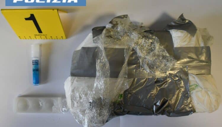Bolzano, la Polizia di Stato arresta pusher. Sequestrati 1kg di cocaina ed anfetamine