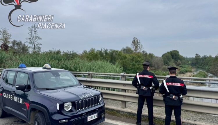 Piacenza: Vuole lanciarsi da un ponte, un uomo salvato dai carabinieri
