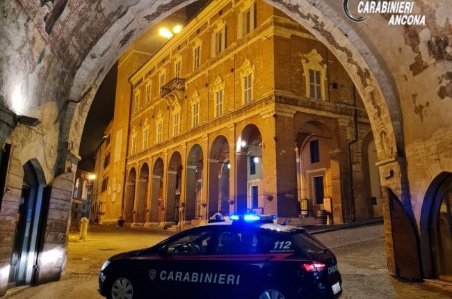 Fabriano: Appello ai cittadini, scappato veicolo con targa clonata