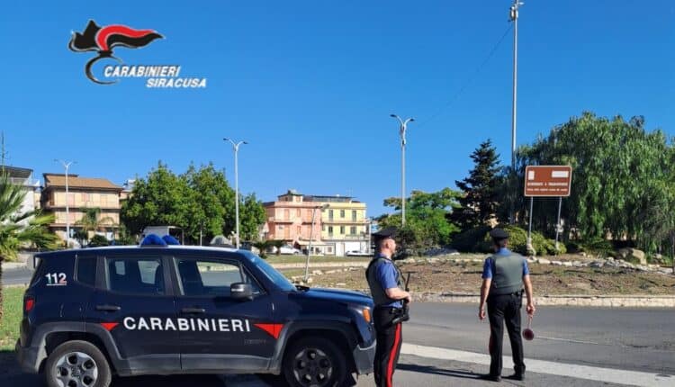 Francofonte: 44enne ai domiciliari aggredisce i Carabinieri dopo l'arresto del figlio per droga, finisce in carcere