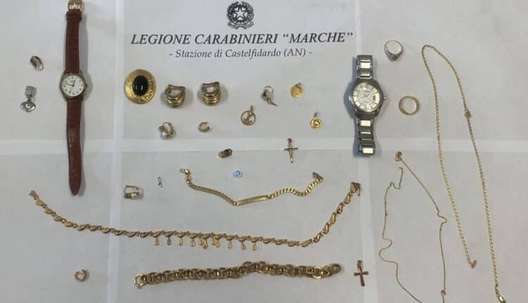 Castelfidardo: i Carabinieri arrestano due persone, originarie della Campania, per truffa con il metodo del "falso carabiniere".