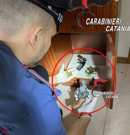 Catania: Spari, porto e detenzione di armi clandestine, arrestato 55enne