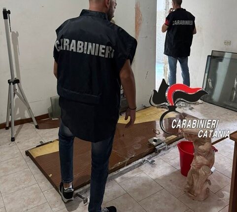 Catania: locale condominiale adibito per lo spaccio di droga, arrestato spacciatore dai Carabinieri.