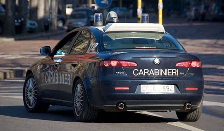 Matera: Truffano signora anziana, arrestati due 20enni