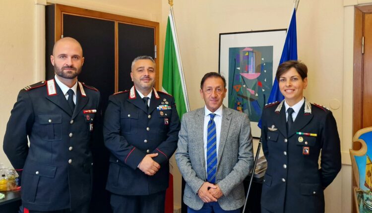 Comacchio: il Luogotenente Mutri saluta Lido degli Estensi, arriva il Maresciallo Capo Bertolli.
