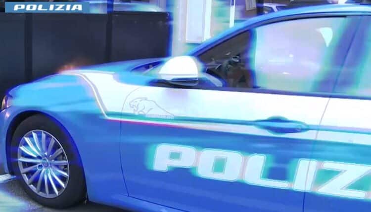 Como: si aggirava nei parcheggi davanti alla Questura con una spranga di ferro, denunciato dalla Polizia di Stato.