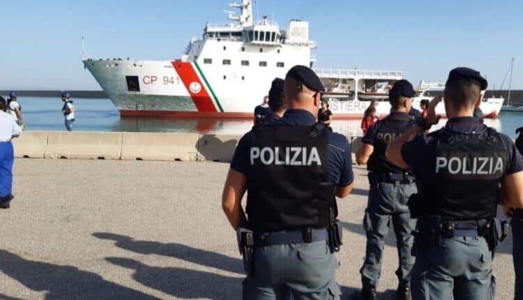 Crotone: sbarco di migranti del 12 ottobre, in carcere due scafisti.