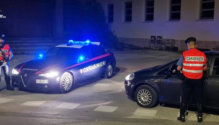 Forlì: litiga per strada e poi aggredisce i carabinieri, arrestato.