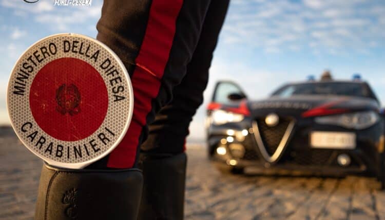 Forlì: Carabinieri arrestano due minorenni per estorsione