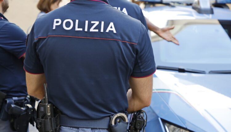 Bolzano: beccati a scambiarsi un involucro e trovati in possesso di 50 grammi di cocaina. Denunciati dalla Polizia di Stato un 55enne e un 56enne