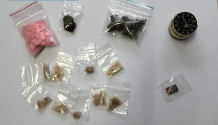 Bolzano: Polizia di Stato arresta corriere della droga, sequestrati LSD, Ecstasy, MDMA, Marijuana e Hashish
