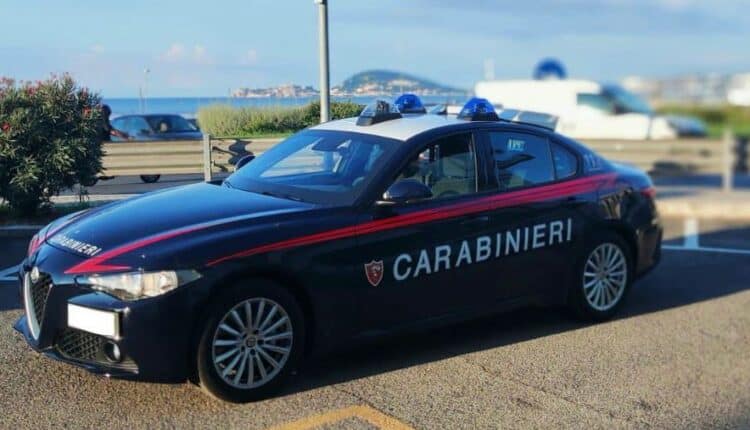 Latina: rapina impropria in concorso, tratto in arresto due giovani donne.