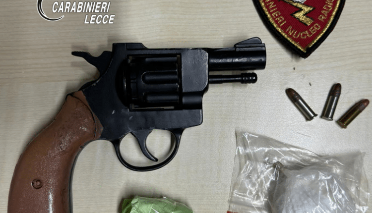 Lecce: automobilista tenta la fuga con la droga in bocca, ma viene bloccato e arrestato dai Carabinieri.