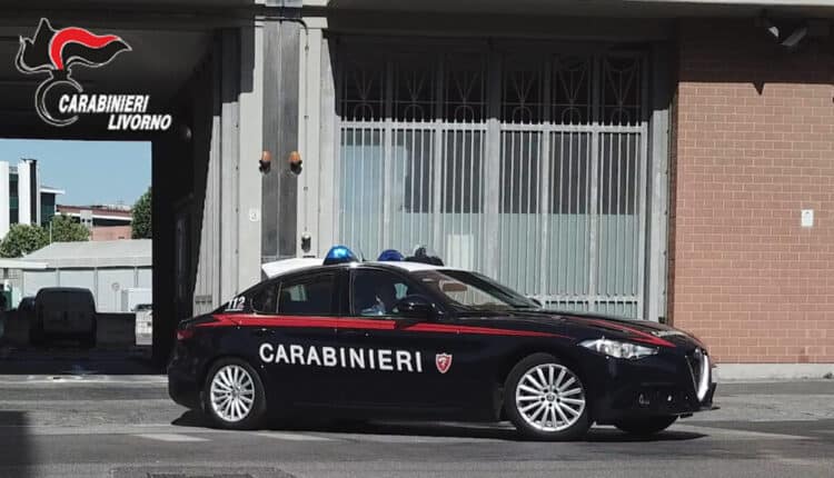 Livorno, sorpreso con un coltello di 24cm davanti alla stazione. 50enne denunciato dai Carabinieri