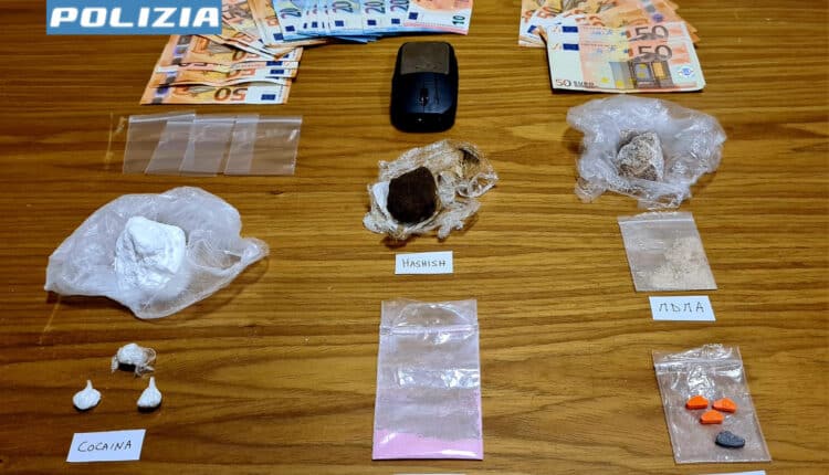 Milano: droga nel muro dietro la presa elettrica, la Polizia di Stato arresta 42enne.