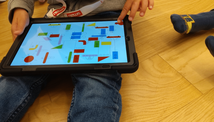 Milano: educazione, digitale, social e minori, arrivano le raccomandazioni della città sul benessere e la sicurezza online.