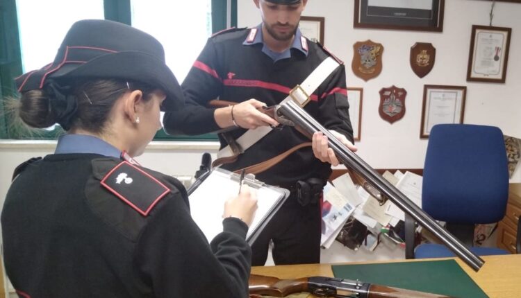 Monteleone di Spoleto: i Carabinieri denunciano un uomo per detenzione abusiva e omessa custodia di armi.