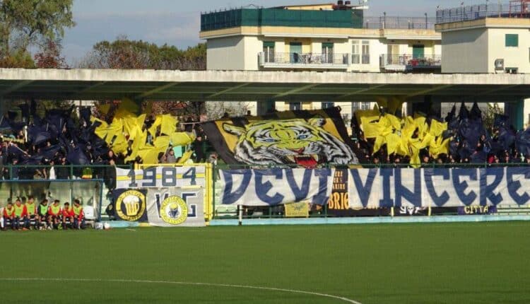 Napoli: emessi 16 DASPO, tre di questi irrogati nei confronti di persone di età compresa tra i 21 e i 28 anni.