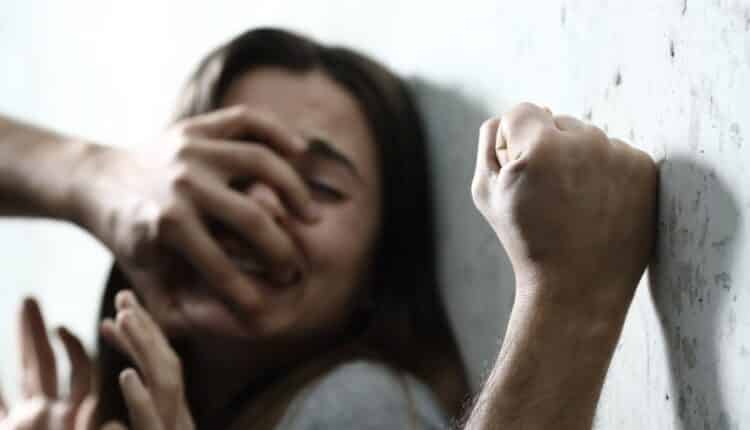 Napoli: violenza di genere, un'altra aggressione in strada, Carabinieri arrestano 48enne.