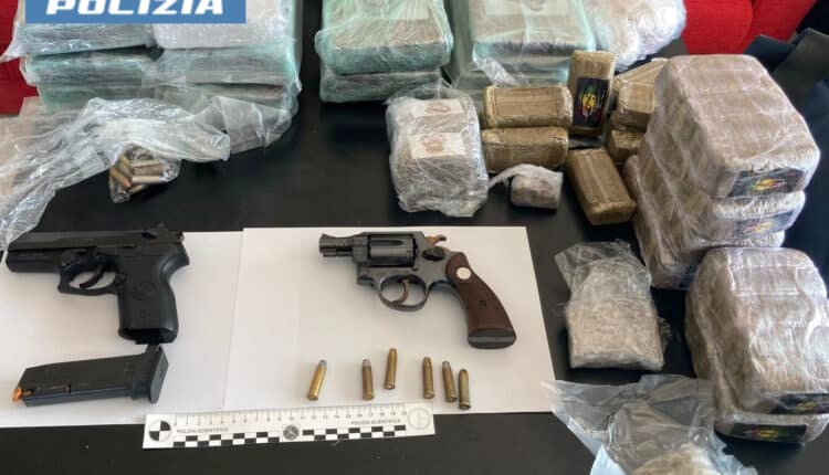 Nettuno, arrestato dalla Polizia di Stato per detenzione sostanze stupefacenti ai fini di spaccio, detenzione illegale di armi e munizioni, detenzione abusiva di armi da guerra e ricettazione