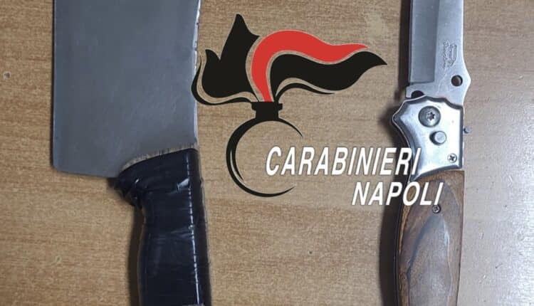 Pollena Trocchia, una mannaia tra le mani di un 13enne per difendersi. Carabinieri denunciano 4 minorenni