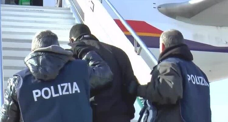 Pordenone, espulsioni di cittadini stranieri irregolari sul Territorio Nazionale da parte della Polizia di Stato