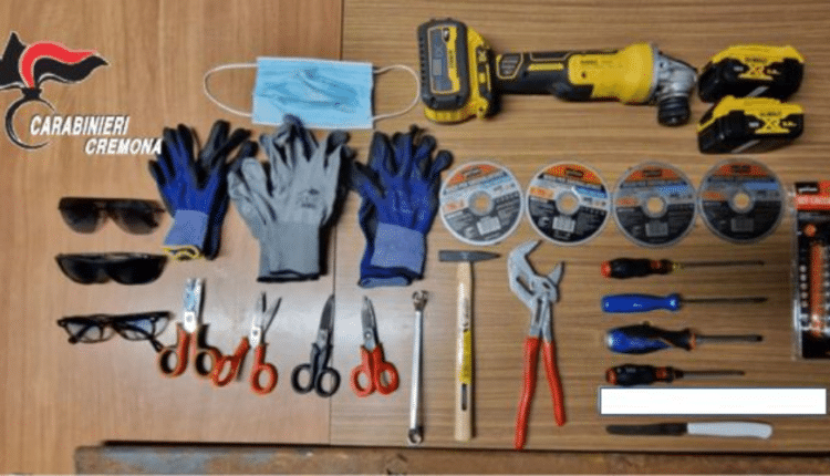 Romanengo: la truffa dei finti tecnici della luce non va a segno, i Carabinieri della Stazione di Romanengo hanno sottoposto a fermo di indiziato due uomini.