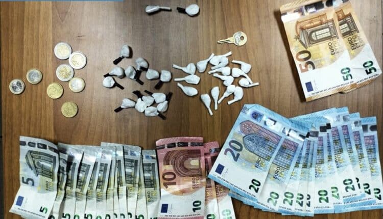 Taranto: attività antidroga della Polizia di Stato, due arresti ed una denuncia.