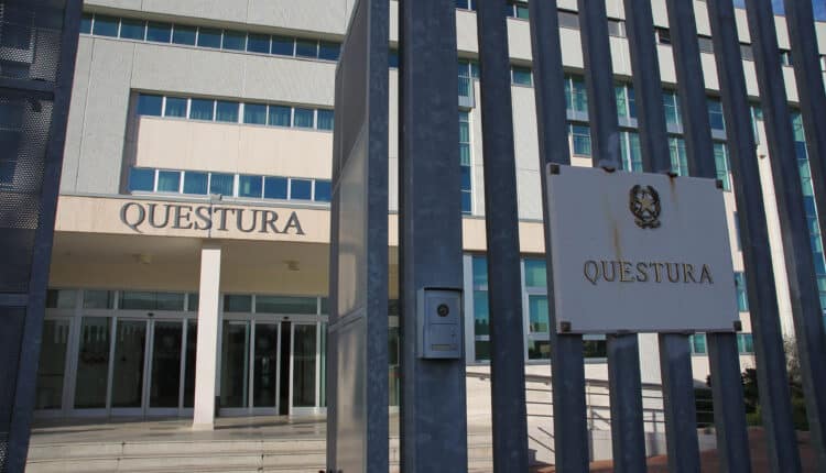 Taranto: prova ad entrare in casa dell’ex compagna nonostante ne avesse il divieto, arrestato dalla Polizia di Stato.