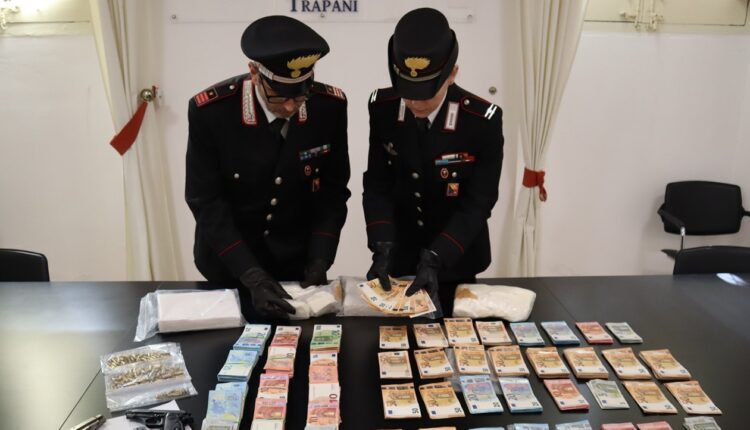 Trapani, trovati in possesso di 3,5kg di cocaina, oltre 120mila euro in contanti e 2 pistole con matricola abrasa. 6 arresti da parte dei Carabinieri