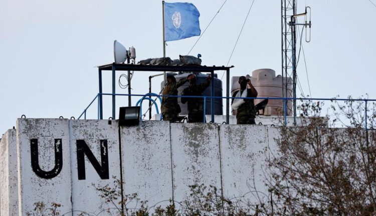 Tensioni in Libano: carri armati israeliani attaccano base ONU, feriti 15 peacekeeper.