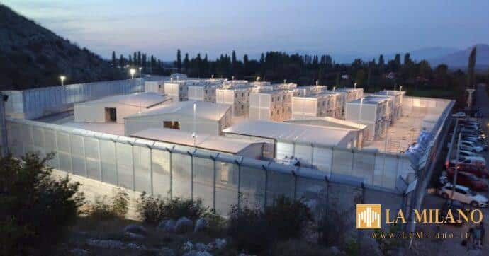 Centro di permanenza di Gjader, in Albania