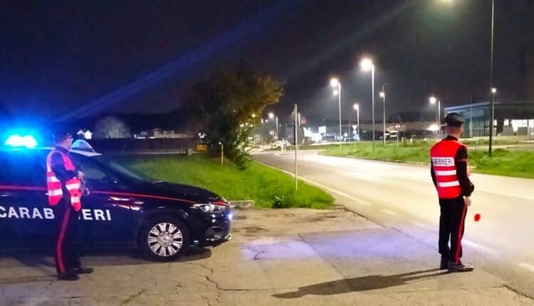 Cesena: controlli dei Carabinieri in centro storico, effettuate 5 denunce