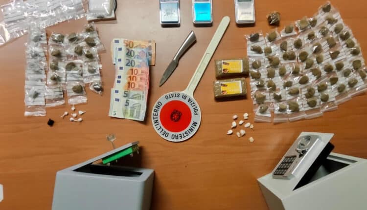 Roma: ritrovati più di 10 chili di sostanze stupefacenti tra hashish, cocaina e marijuana durante un'operazione della Polizia di Stato volta al contrasto dello spaccio di sostanze stupefacenti