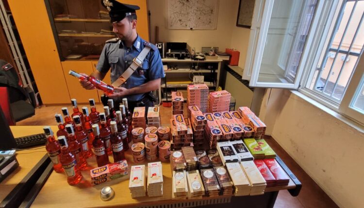 Mantova: trovati in possesso di una grande quantità di beni alimentari e non per un valore di 1.079 euro. Denunciati tre soggetti per ricettazione