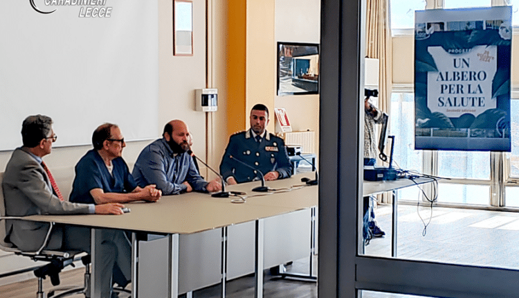 L’iniziativa '”Un Albero per la Salute” di Carabinieri e FADOI illumina il futuro verde di Gallipoli