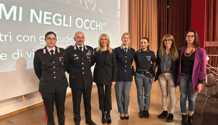 “Guardami negli occhi”, studenti e istituzioni dialogano sul tema della violenza di genere