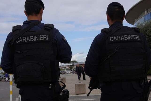 Mondragone: denunciate 25 persone durante un servizio di controllo del territorio nelle aree dei "Palazzi Azzurri". I reati: furto di energia elettrica e possesso di droga