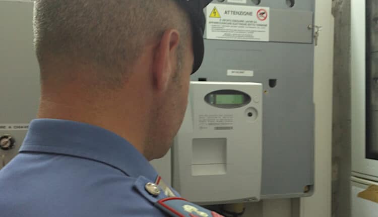 Provincia di Nuoro: un uomo malato e impossibilitato a muoversi rimane senza corrente elettrica in casa da solo. I Carabinieri lo assistono ripristinando il contatore