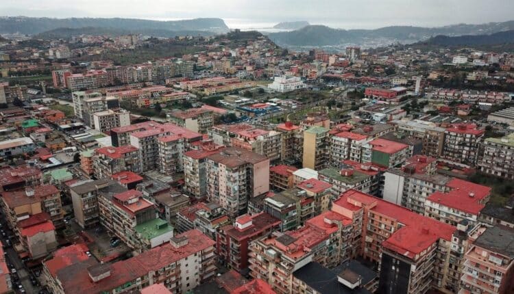 Napoli, Pianura: una palazzina, 16 denunce per furto di energia elettrica