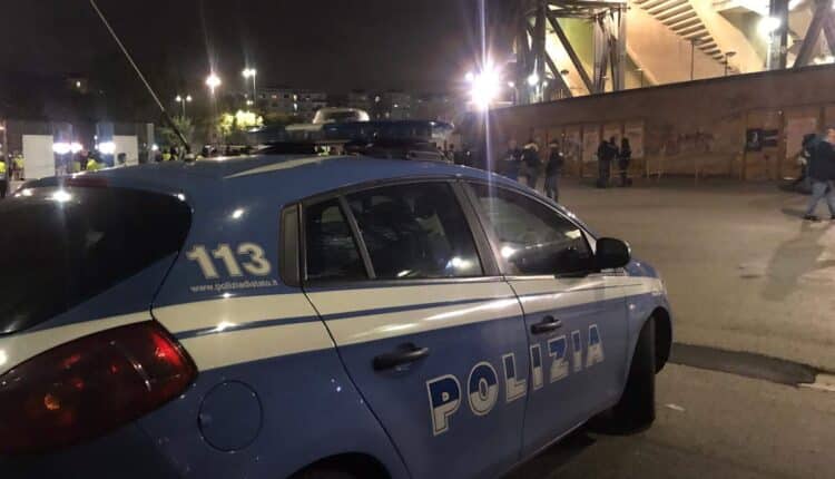 Napoli, piazza Garibaldi: si intrufola in un veicolo in movimento e aggredisce gli operatori, arrestato dalla Polizia di Stato