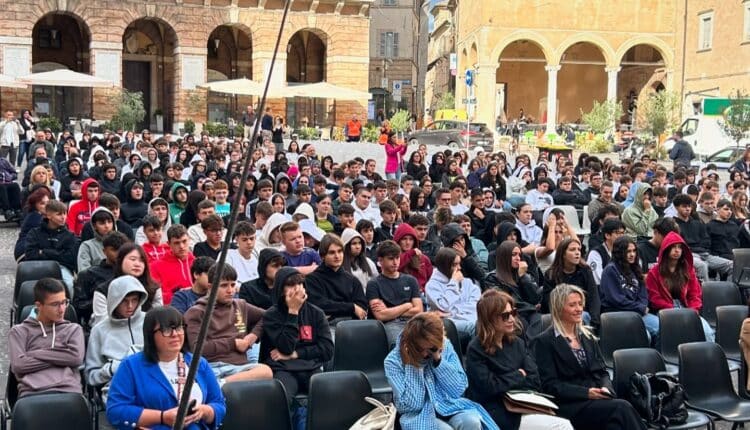 Macerata: web, social e intelligenza artificiale, il Social Festival protagonista in piazza della Libertà