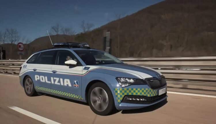 Genova: Autocarro fermato al casello con alimenti mal conservati