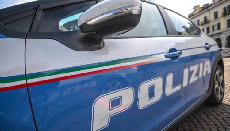 Vercelli: proseguono i controlli della Polizia Stradale, scovate due officine meccaniche abusive