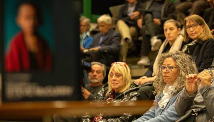 Trieste: al Salone degli incanti la mostra dedicata a Steve McCurry "Sguardi sul Mondo"