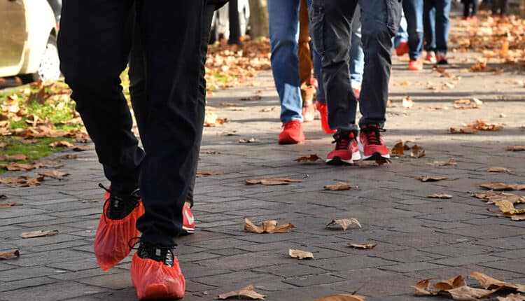 Ravenna: uomini in scarpe rosse contro la violenza sulle donne