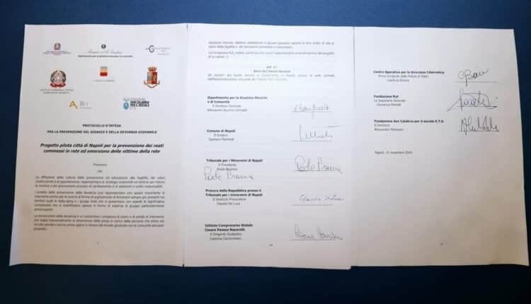 Napoli: firmato protocollo d'intesa del Progetto Pilota "Prevenzione dei reati commessi in rete ed emersione delle vittime della rete"