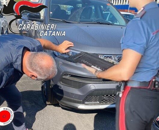 Catania: Rubavano auto, arrestati i 3 ladri