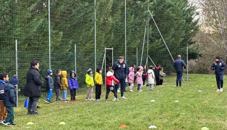Asti: inaugurata la Panchina della Gentilezza nella Festa dell'Albero