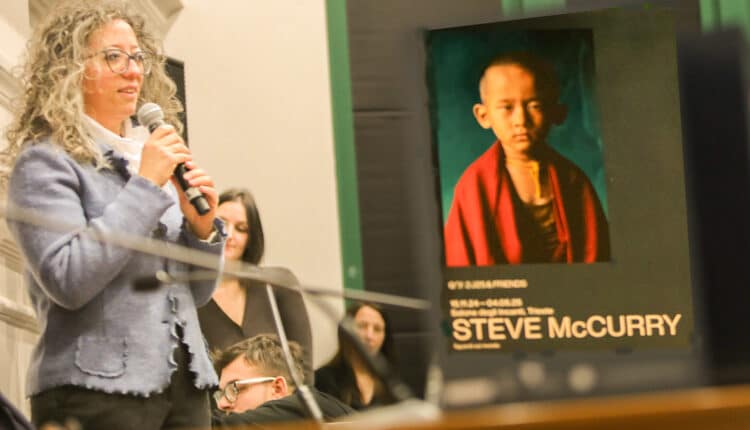 Trieste: al Salone degli incanti la mostra dedicata a Steve McCurry "Sguardi sul Mondo"